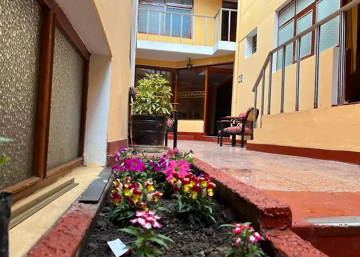 Huayna House